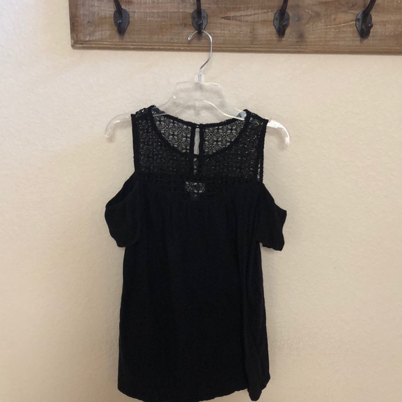 Old Navy Shoulder sleeve top! - Picture 2 of 2
